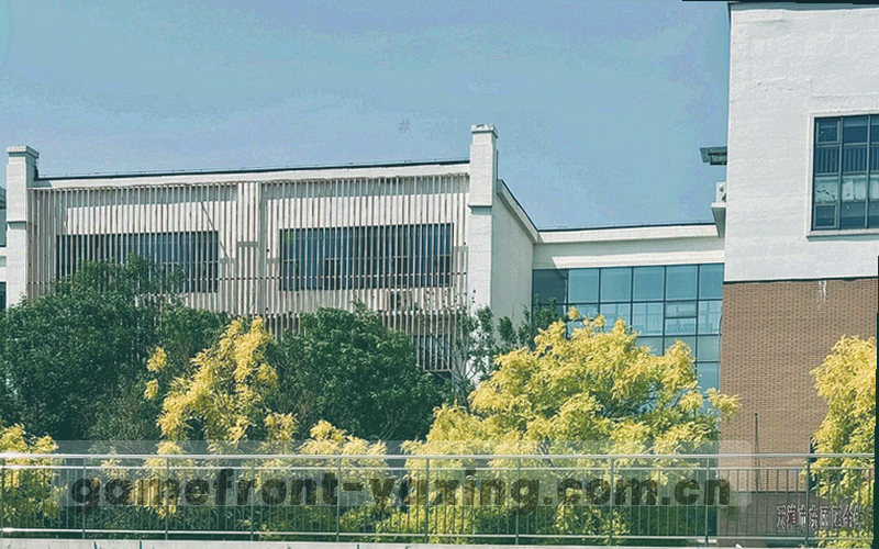 柱状图显示历年赛事数据与赛季轮次变化趋势